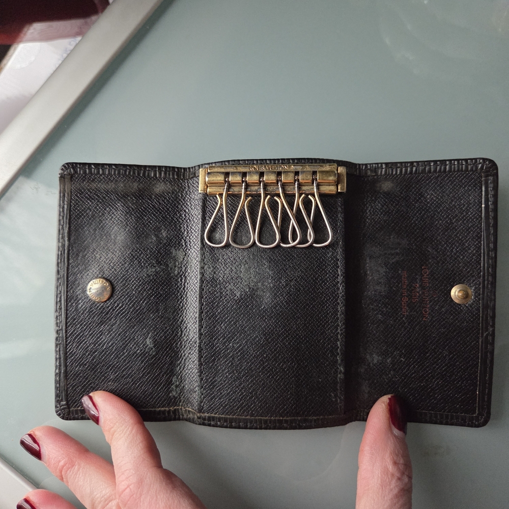 Authentic!!! Vintage! Black Epi Louis Vuitton Key and Card Holder 2003 - Picture 9 of 16